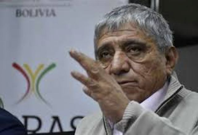 Arias no descarta rumores sobre la renuncia de Óscar Ortiz