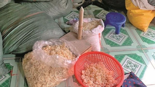Confiscan 345 mil condones usados para revender