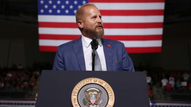 Reportes: exgerente de campaña de Trump, hospitalizado luego que su esposa dijera al 911 que estaba armado y amenazaba con hacerse daño