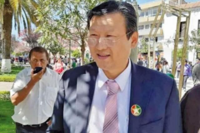 Chi propone almuerzo en colegios y "regalar" terrenos a maestros, policías y militares jubilados