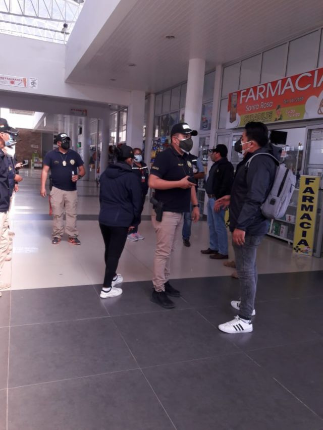 Municipio realiza operativos sorpresa de control de permiso de viaje en la Terminal de Buses y Aeropuerto de Tarija