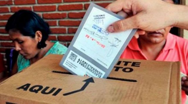 Expertos afirman que políticos buscan desacreditar al TSE