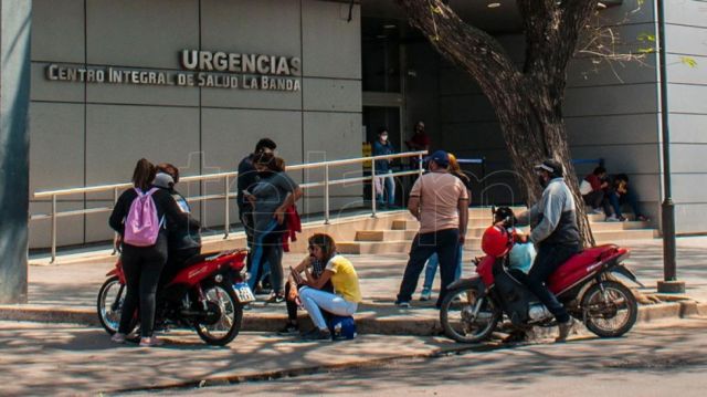 Asesinan a puñaladas a una mujer y buscan a ex pareja