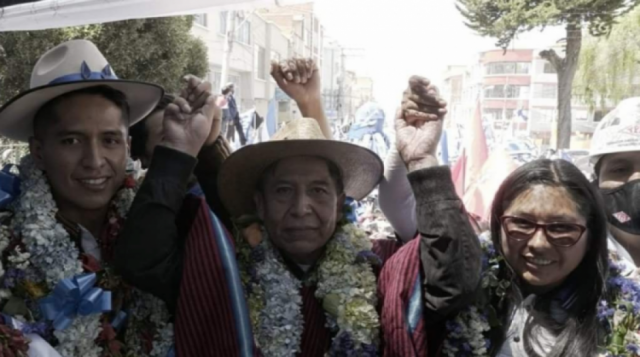 Choquehuanca dice que gobernaran el país junto a militares patriotas y policías honestos