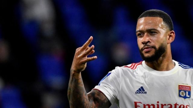 Depay finalmente no irá al Barcelona de Koeman