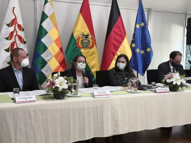 Bolivia recibe donación de 100.000 reactivos PCR para diagnosticar el Covid-19