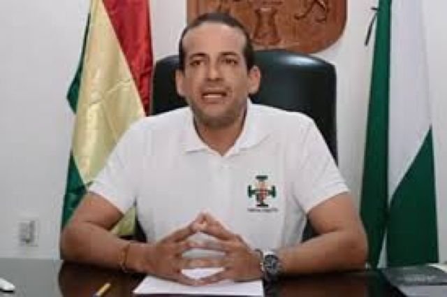 Camacho invitó a un debate "en serio" a los candidatos Mesa y Arce