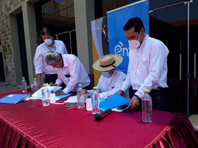 Ministro de Obras Públicas inaugura puntos WiFi en Tarija