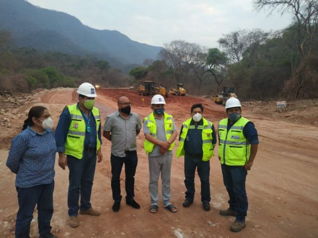 Ministro de Obras Públicas inspecciona el tramo de Tarija al Gran Chaco