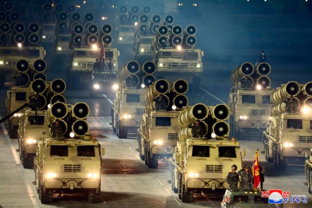 Corea del Norte  presenta nuevo y “monstruoso” misil