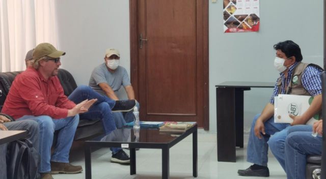 Oliva se traslada a Yacuiba para coordinar acciones que permitan controlar incendios
