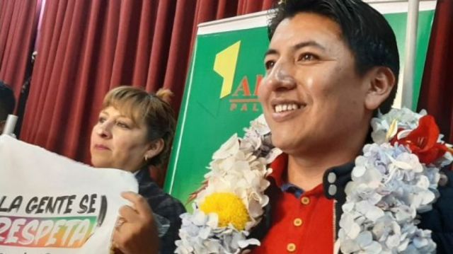 Pumari dice que “sería un grave error” dejar la candidatura
