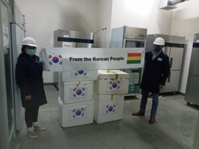 Bolivia recibe donación de insumos para diagnosticar el Covid-19 de Corea del Sur