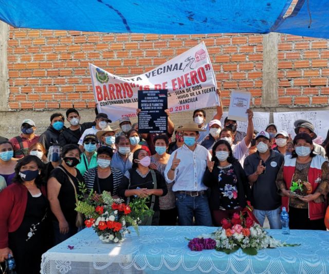 Familias del barrio Los Cerezos de Tarija reciben planimetría