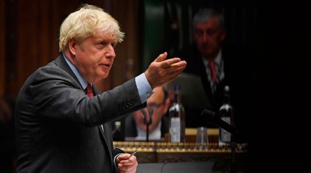 Johnson cierra pubs en partes de Inglaterra