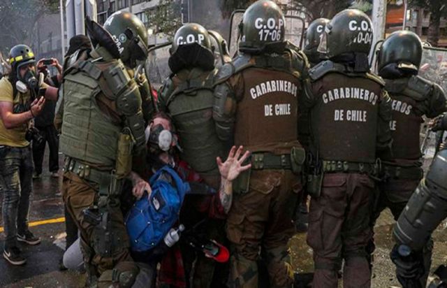 Cae en picada valoración de la policía de Chile