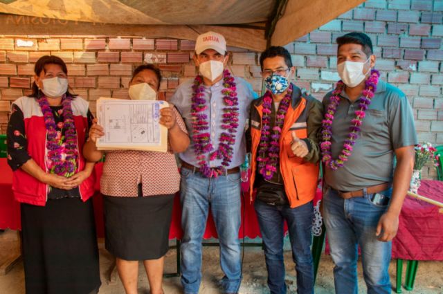 Alcaldía de Tarija entrega planos prediales para el barrio Corazón de Jesús