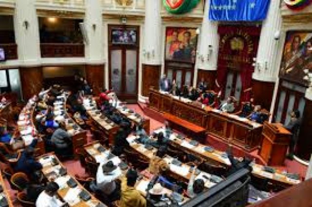 Nuevo Legislativo revisará ley de devolución de aportes AFPs