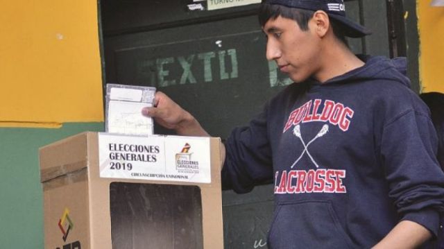 Jóvenes, el deber de votar  y las dudas sobre el futuro