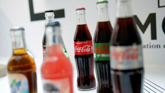  Coca-Cola anuncia que dejará de producir algunas de sus bebidas debido a la pandemia 