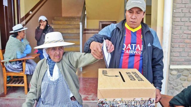 Rufina, hace 18 años que va a su recinto en Tarija y no vota 