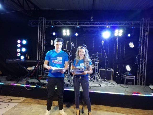 Jordan y Milena fueron los conductores del concierto “Por el poder de las niñas”.