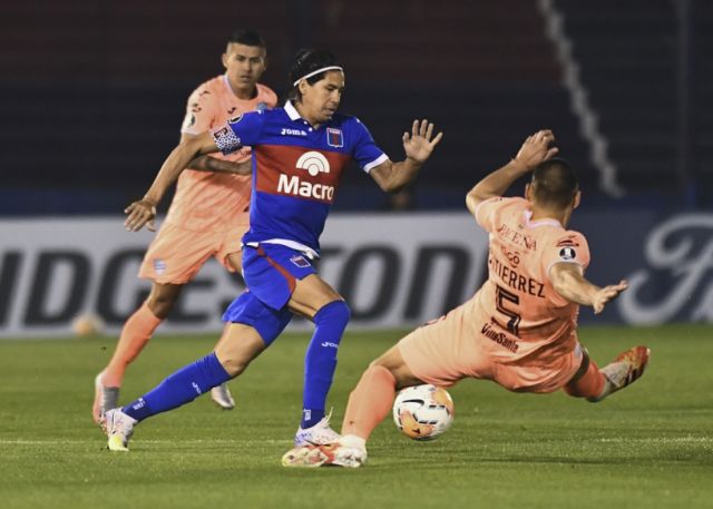 Bolívar en un partido difícil  contra Guaraní en La Paz