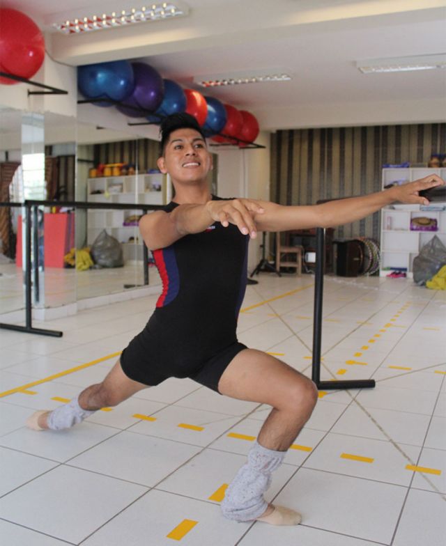 “Veo a muchos chicos con buena elasticidad, con una estructura ósea considerable y no hacen ballet clásico, ¿cuál es el miedo?”