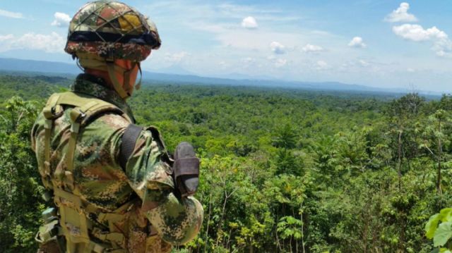 Menor cuenta que padrastro militar abusó de ella