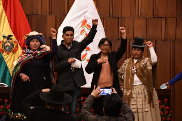 Inicia el proceso de transición de mando, nuevos legisladores reciben sus credenciales