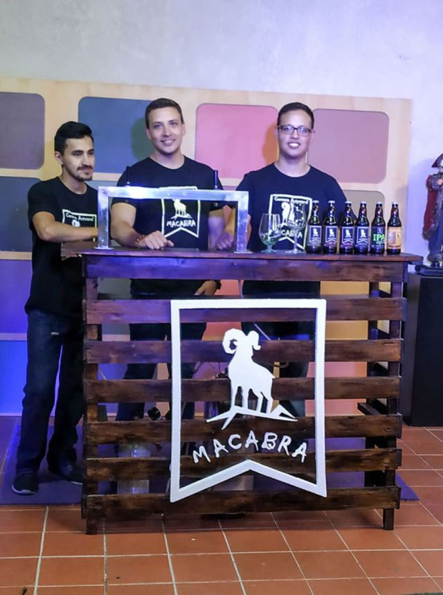 Mario Sfarcich, copropietario de “Macabra”, habló sobre la degustación de cervezas artesanales.