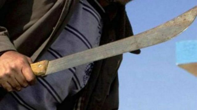 Fueron amenazadas con machete por sus parejas