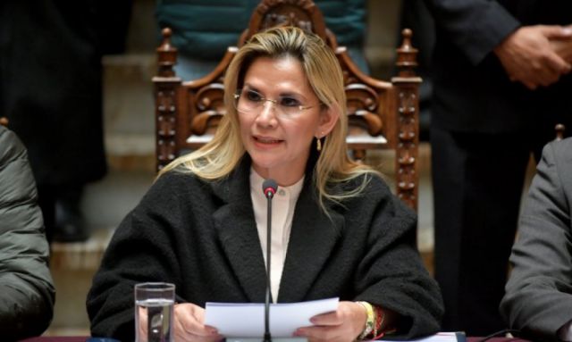 Áñez ratifica que entregará el mando a Arce