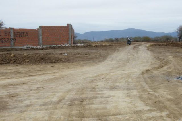 Vecinos revelan que 100 barrios alejados no tienen servicios básicos