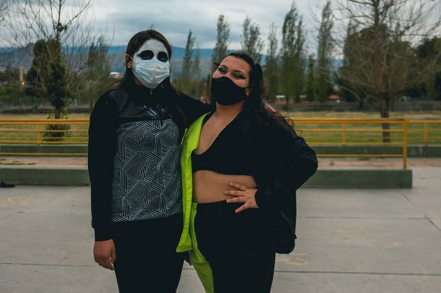 Las inseparables amigas Sabrina Sangredi y Kasandra Juri.