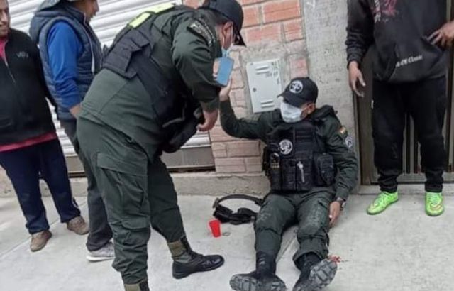 Someten a cirugía a los dos policías heridos de bala