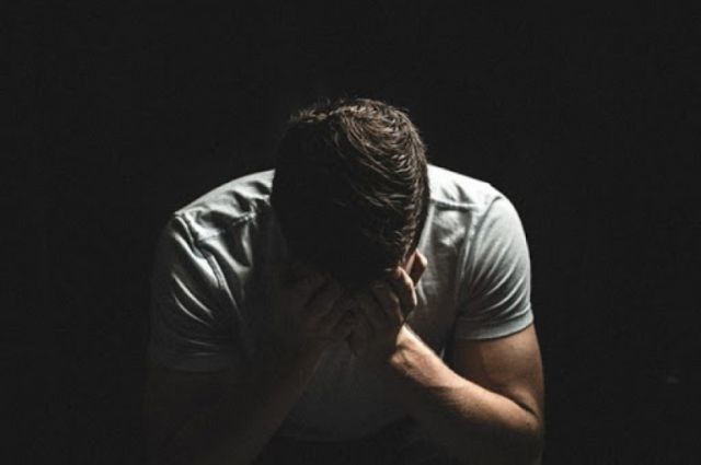Denuncia a ex por intentos de asesinato y de suicidio 
