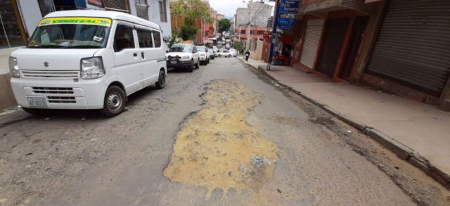 Barrio Defensor del Chaco,  el “paraíso” de los cráteres