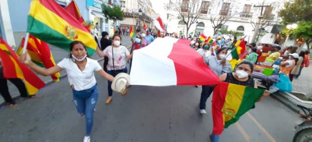 Marcha en Tarija por dos tercios y rechazo a los resultados electorales