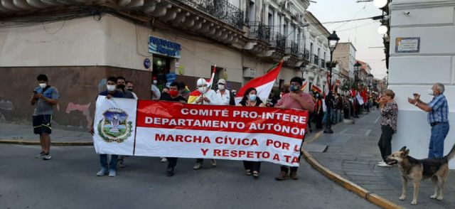 Marcha en Tarija por dos tercios y rechazo a los resultados electorales