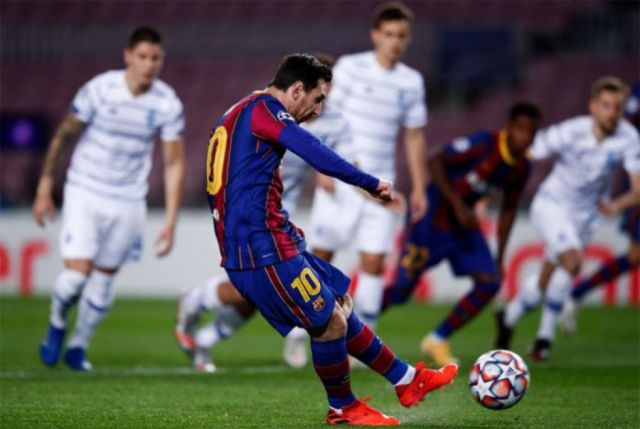 El Barcelona sufre, pero consigue los tres puntos