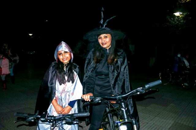 Karen y Mia Ramírez. 