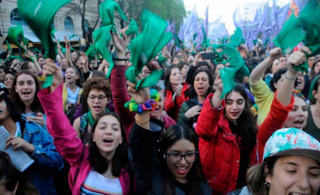 Argentinas buscan llevar tema aborto al Congreso
