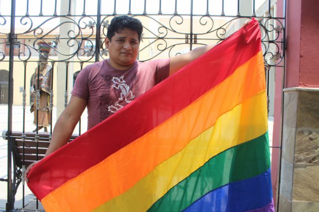 Joel es un activista  de los derechos humanos enfocado en la población LGBTI.