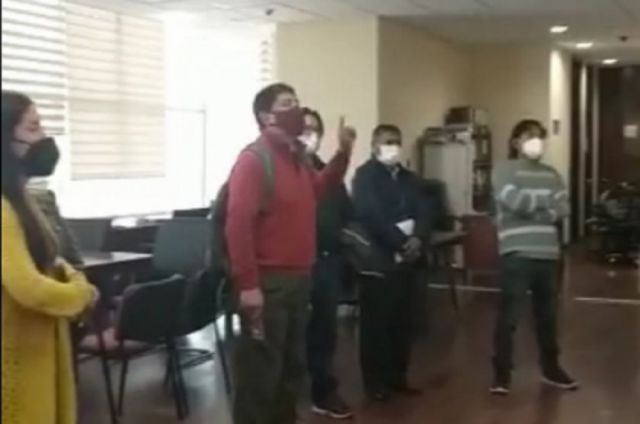 Dirigentes del MAS irrumpen en la Casa Grande, piden a funcionarios abandonar sus cargos