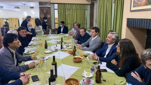 Un alto cargo del gobierno argentino que estuvo con Luis Arce y Evo dio positivo a Covid-19