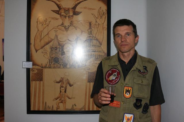 Alexey Berlov presentó su obra en pirograbado.