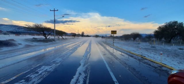 Fuerte granizada sorprende a productores de Tarija, temen impacto en la vid