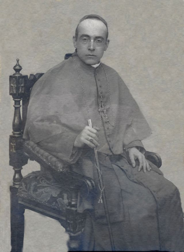 Mons. Dionisio Ávila Salinas  Obispo de La Ciudad de La Paz
