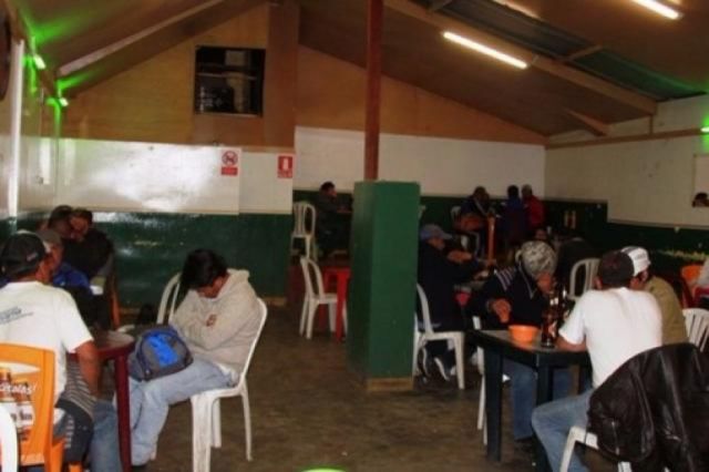 Arrestan a 160 personas en bares y fiestas 